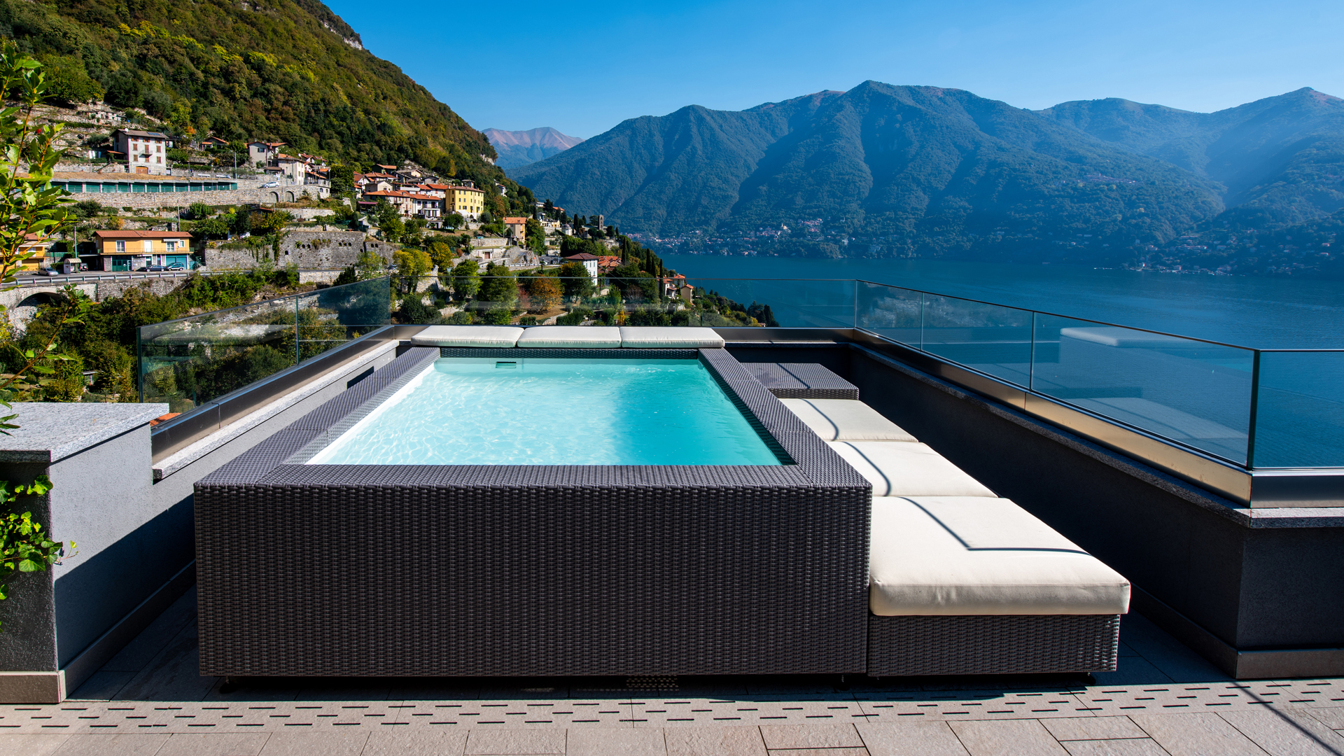 Piscine Laghetto: descans a nivell de l’agua