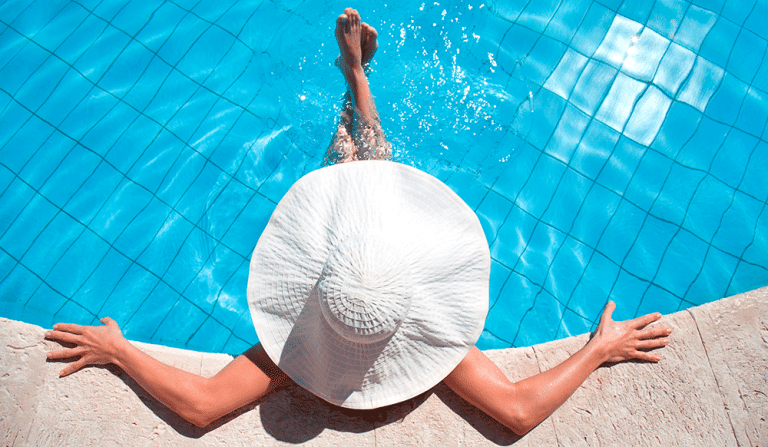 ¿Cómo desinfectas el agua de tu piscina?