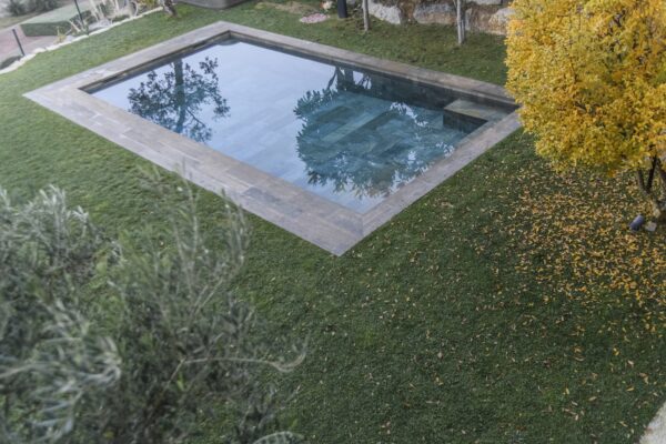 piscina-rosa-gres-santa-agnes-malanyanes-3