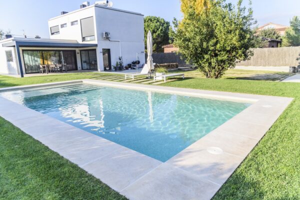 piscina-skimmers-escala-obra-sant-julia-alfou-1 piscina-skimmers-escala-obra-sant-julia-alfou-1